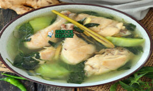 Tinolang Manok kuah bening ayam jahe chayote malunggay daun kelor calamansi nasi putih mangkuk