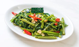 Tumis Kangkung Terasi Pedas Gurih Khas Indonesia Tumis Kangkung Terasi kangkung hijau renyah tumis cabe rawit terasi bawang goreng nasi ikan goreng