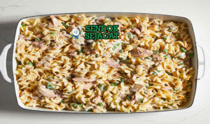 Tuna Casserole loyang besar topping breadcrumb cheese golden filling tuna noodle cream mushroom peas