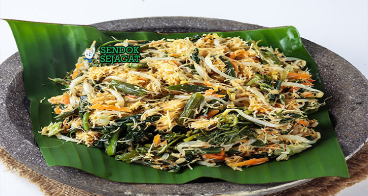 Urap salad sayur kangkung bayam kacang panjang tauge kelapa parut pedas nasi tempe goreng sambal