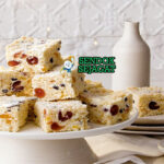 White Christmas slice putih salju potong kotak Rice Bubbles cherry merah hijau icing sugar tabur