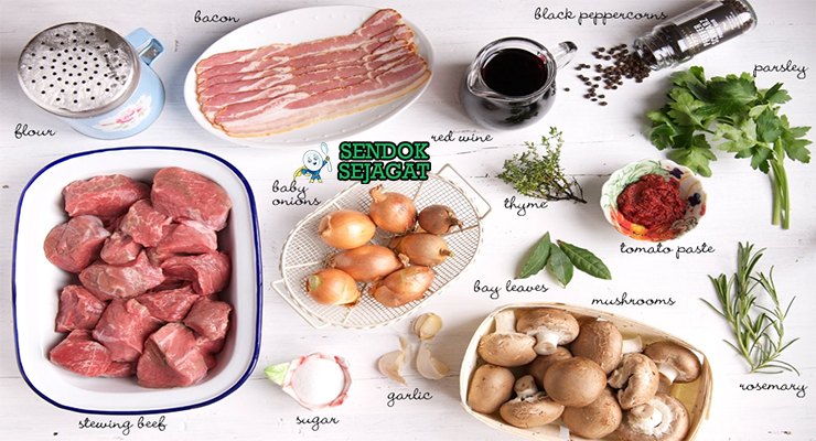 Bahan boeuf bourguignon daging sapi red wine bacon mushroom onion carrot thyme bay leaf tomato paste