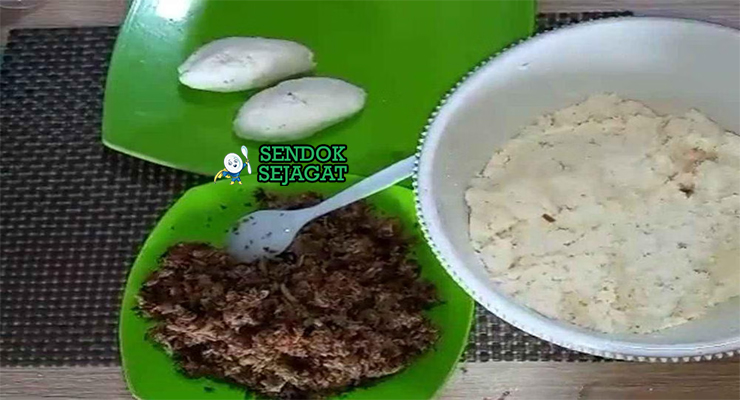 Bahan kue panada ikan cakalang asap tepung semolina cabe rawit bawang kunyit kemangi daun pisang