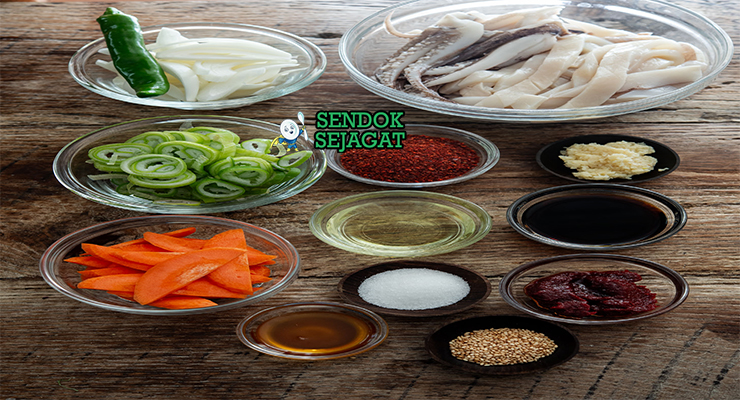 Bahan ojingeo bokkeum cumi segar gochujang gochugaru bawang putih jahe kecap gula minyak wijen