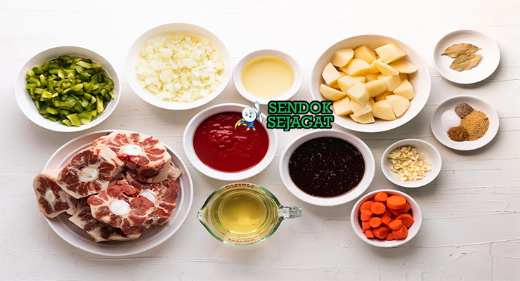 Bahan rabo encendido Kuba: ekor sapi, tomat, bawang, paprika, achiote, comino, oregano, daun salam, nasi maduros