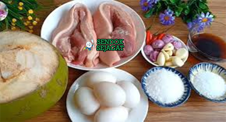 Bahan thịt kho tàu Vietnam: daging ba chỉ, telur rebus, nước dừa tươi, nước mắm, đường thốt nốt, hành tỏi, tiêu, nước màu