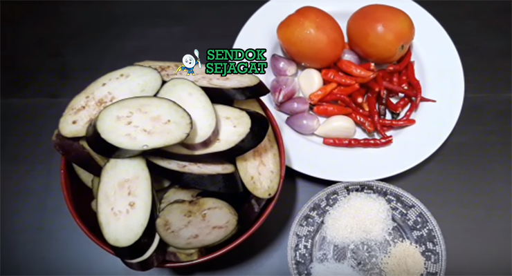Bahan terong balado terong ungu cabe merah bawang kunyit lengkuas serai daun jeruk santan