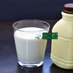 Amasi yogurt fermentasi kental creamy dingin mangkuk calabash pap maize chakalaka braai meat