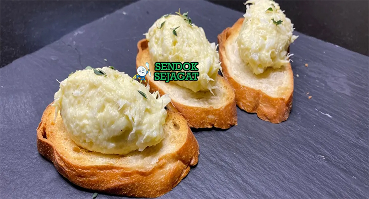 Baccalà Mantecato Venezia krim ikan cod asin halus bawang putih minyak zaitun parmigiano polenta cicchetti piring Venezia Italia