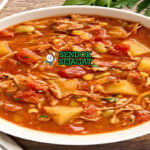 Brunswick Stew kuah tomat kental daging ayam smoked corn lima beans okra cornbread coleslaw mangkuk