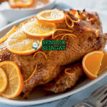 Canard à l'Orange bebek panggang kulit renyah saus jeruk manis asam mengkilap kentang fondant haricots verts