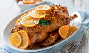 Canard à l'Orange Gurih Manis Khas Prancis Canard à l'Orange bebek panggang kulit renyah saus jeruk manis asam mengkilap kentang fondant haricots verts