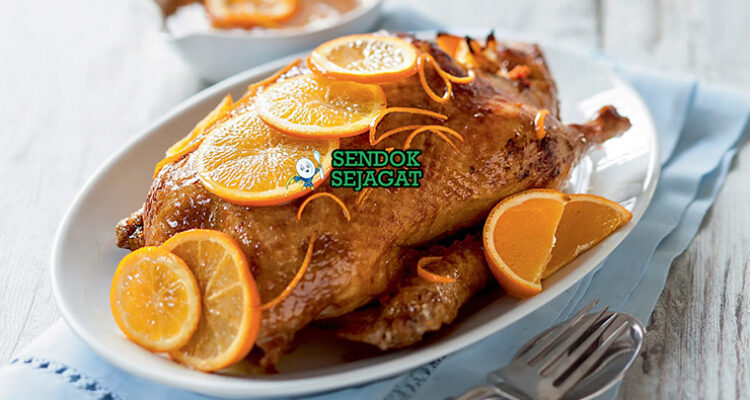 Canard à l'Orange bebek panggang kulit renyah saus jeruk manis asam mengkilap kentang fondant haricots verts