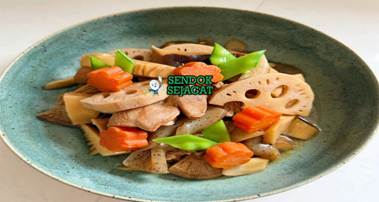 Chikuzenni stew ayam sayur dashi daikon renkon takenoko shiitake konnyaku kuah manis gurih mangkuk Jepang