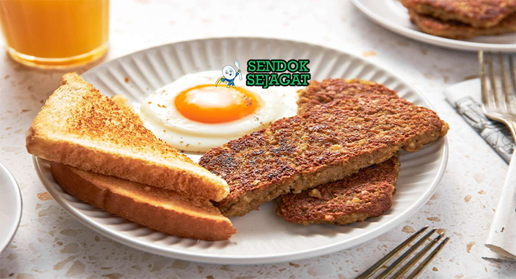 Cincinnati Goetta patty goreng golden garing oats daging telur mata sapi rye toast hash brown coffee