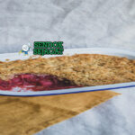 Davidson's Plum and Apple Crumble topping oat golden buah tart merah custard vanila piring Australia