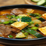 Doenjang-jjigae sup kedelai kental tofu zucchini bawang bombay daun bawang wijen ddukbaekgi nasi kimchi