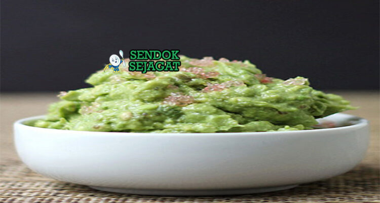 Finger Lime and Avocado Salsa mangkuk avocado dadu caviar finger lime pearl tomat onion cilantro tortilla chips