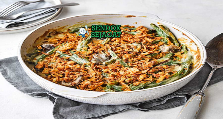 Green Bean Casserole kacang hijau cream of mushroom bawang goreng crispy keju gratin golden Thanksgiving
