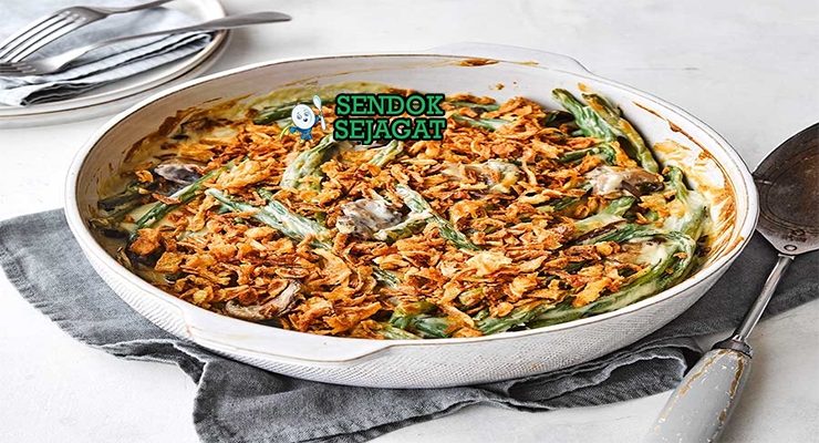 Green Bean Casserole kacang hijau cream of mushroom bawang goreng crispy keju gratin golden Thanksgiving