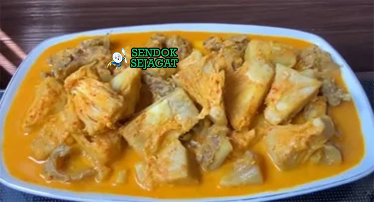 Gulai Nangka kuah santan kuning nangka muda potong cabe merah utuh nasi rendang sambal kerupuk