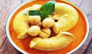 Gulai Tambunsu kuah santan kuning usus sapi isi telur tahu cabe merah utuh nasi rendang sambal kerupuk