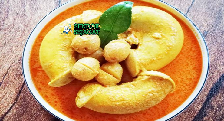 Gulai Tambunsu kuah santan kuning usus sapi isi telur tahu cabe merah utuh nasi rendang sambal kerupuk