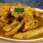 Gulai Tunjang kuah santan kuning kikil sapi tebal cabe hijau utuh nasi rendang sambal kerupuk
