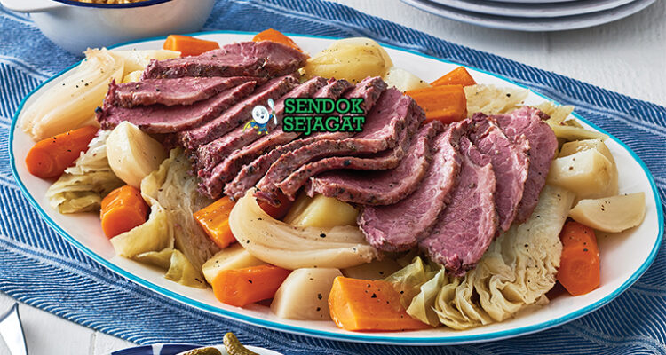 Jiggs Dinner salt beef rebus kubis kentang wortel turnip parsnip kacang kuning roti gandum mustard Newfoundland