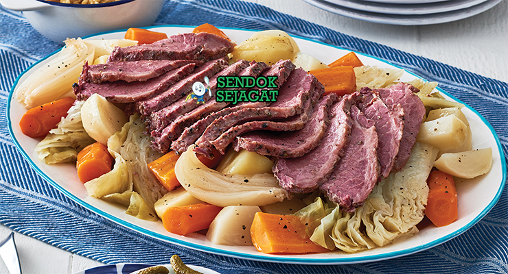 Jiggs Dinner salt beef rebus kubis kentang wortel turnip parsnip kacang kuning roti gandum mustard Newfoundland