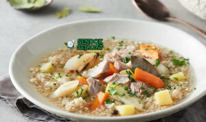 Krupnik Gurih Hangat Khas Polandia Krupnik sup barley kuah bening ayam wortel kentang dill roti rye smalec pickles mangkuk