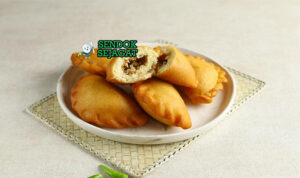 Kue Panada roti goreng golden isi ikan cakalang asap pedas Manado sambal roa nasi