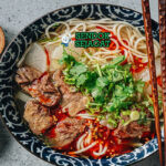 Lanzhou Beef Noodle Soup mangkuk mie kenyal kuah bening daging sapi iris daun bawang chili oil merah