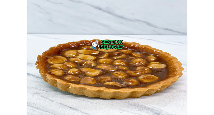 Macadamia and Honey Tart topping macadamia golden custard madu whipped cream piring Australia