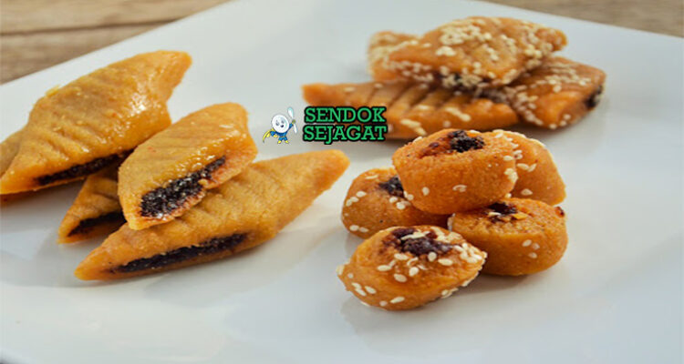Makroudh kue semolina isi kurma madu wijen tabur golden crispy piring Tunisia Idul Fitri