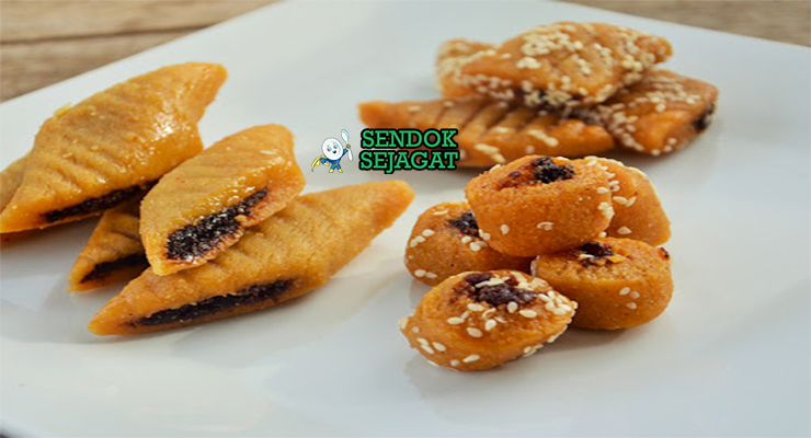 Makroudh kue semolina isi kurma madu wijen tabur golden crispy piring Tunisia Idul Fitri