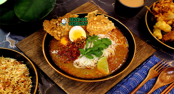 Mohinga sup mie bihun kuah kaldu ikan patin lemongrass telur bawang goreng calamansi cabe daun ketumbar