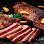 New York Strip Steak medium rare iris tipis crust renyah garlic butter baked potato creamed spinach chimichurri