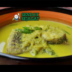 Pangek Masin kuah santan kuning ikan masin cabe merah utuh nasi rendang sambal kerupuk