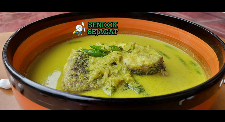 Pangek Masin kuah santan kuning ikan masin cabe merah utuh nasi rendang sambal kerupuk