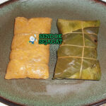 Pasteles khas Puerto Rico, tamales daun pisang isi daging manis gurih, disajikan panas dengan nasi habichuelas salsa criolla, hidangan Natal autentik