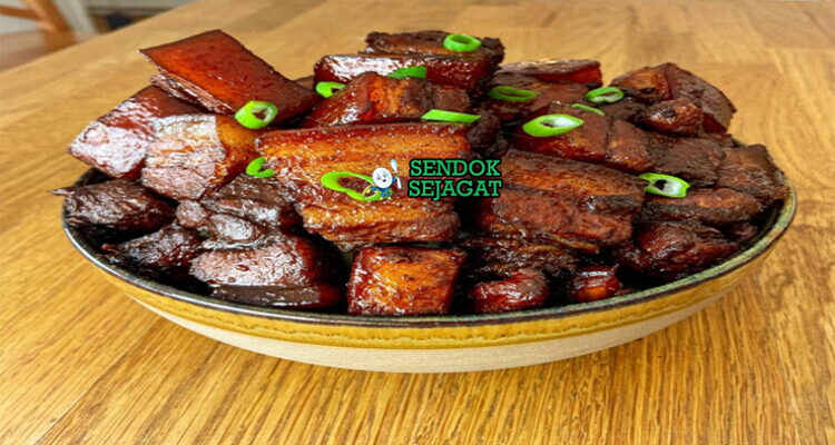 Red Braised Pork hong shao rou pork belly kuah karamel merah mengkilap star anise nasi pak choy