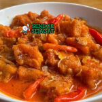 Sambal Goreng Krecek kuah santan kental krecek renyah cabe merah nasi gudeg telur pindang tahu bacem