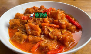 Sambal Goreng Krecek kuah santan kental krecek renyah cabe merah nasi gudeg telur pindang tahu bacem