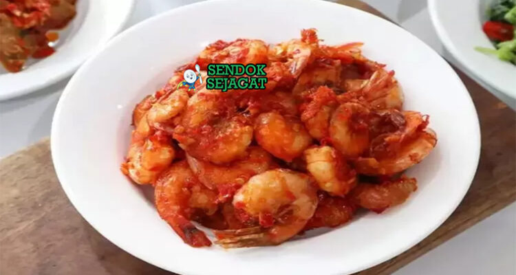 Sambal Goreng Udang kuah santan kuning udang besar cabe merah utuh nasi rendang sambal kerupuk