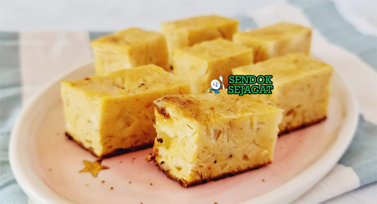 Sopa Paraguaya kue jagung keju bawang bombay golden panggang potong kotak piring Paraguay
