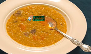 Soupe aux Pois kacang kuning ham hock wortel seledri kental panci Quebec roti gandum mustard cheddar