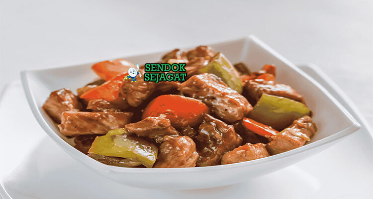 Tang Cu Li Ji iga babi goreng garing saus asam manis merah mengkilap nasi putih sayur tumis