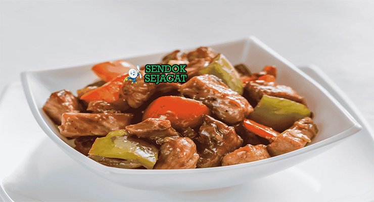 Tang Cu Li Ji iga babi goreng garing saus asam manis merah mengkilap nasi putih sayur tumis