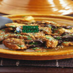 Tangia daging domba empuk saffron bawang putih preserved lemon kuah bening roti khobz pot tanah liat Marrakech